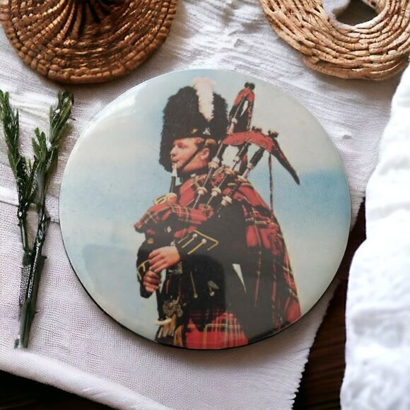 Vintage Scottish Bagpiper Refrigerator Magnet Fridge Scotland Souvenir Pinback. - Picture 14 of 16